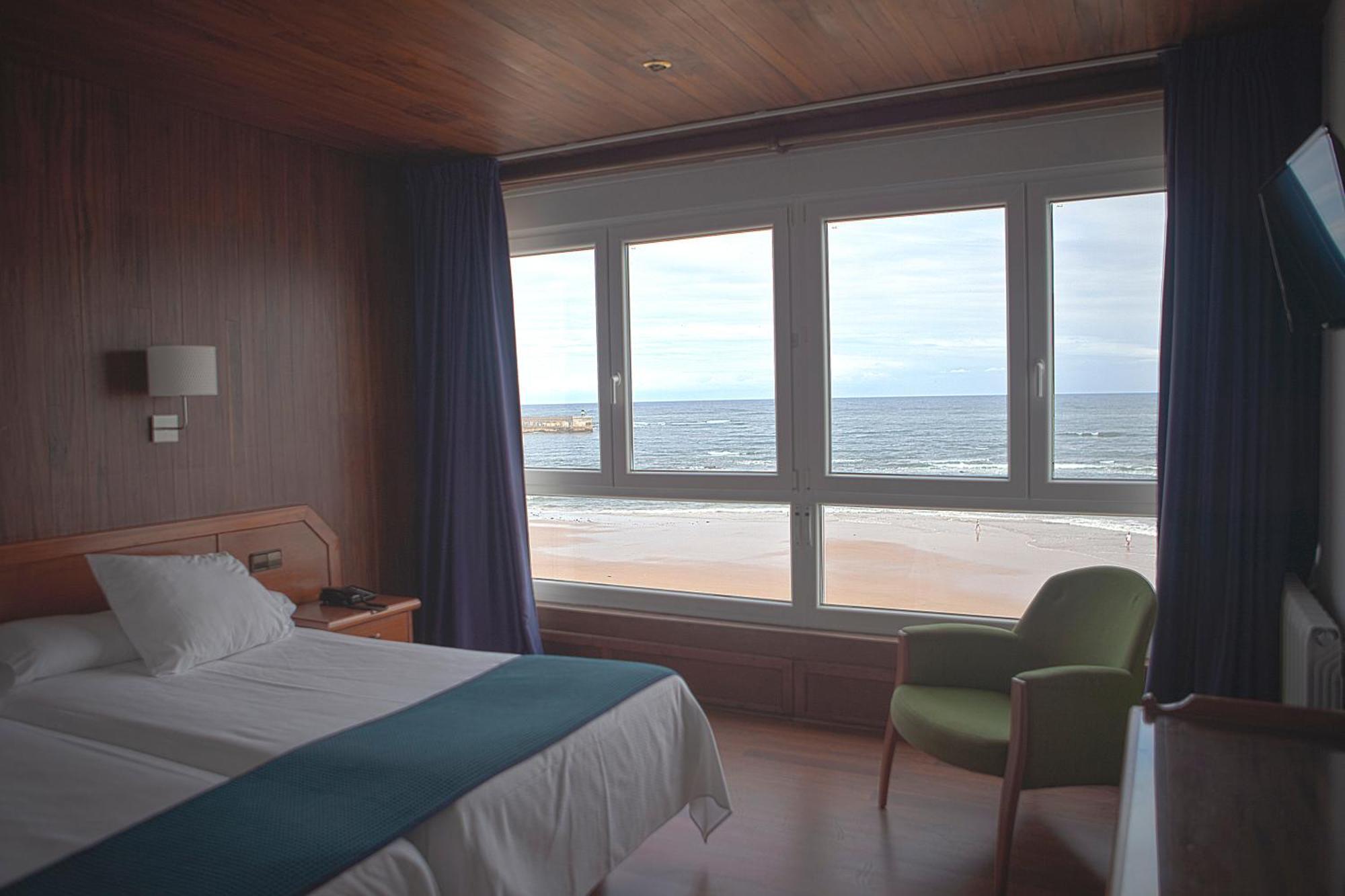 Hotel Josein Комильяс Экстерьер фото