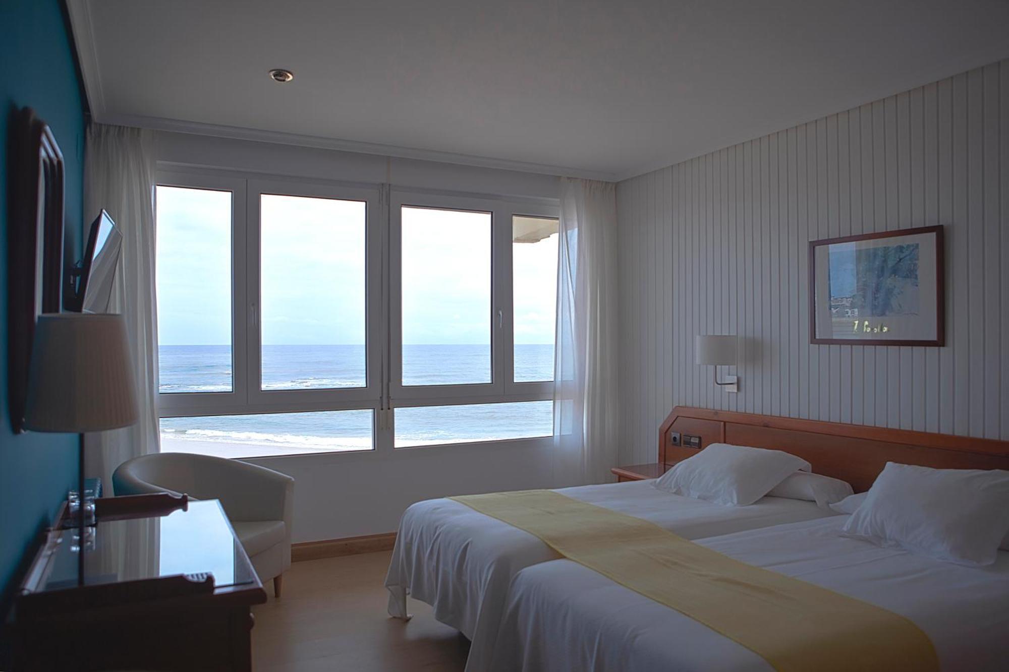 Hotel Josein Комильяс Экстерьер фото