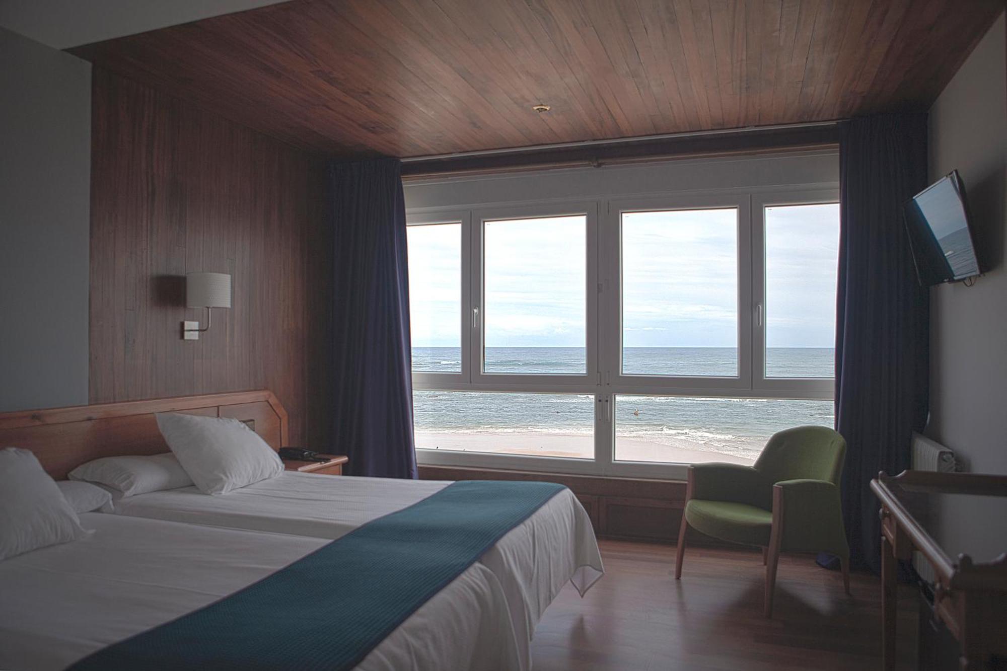 Hotel Josein Комильяс Экстерьер фото