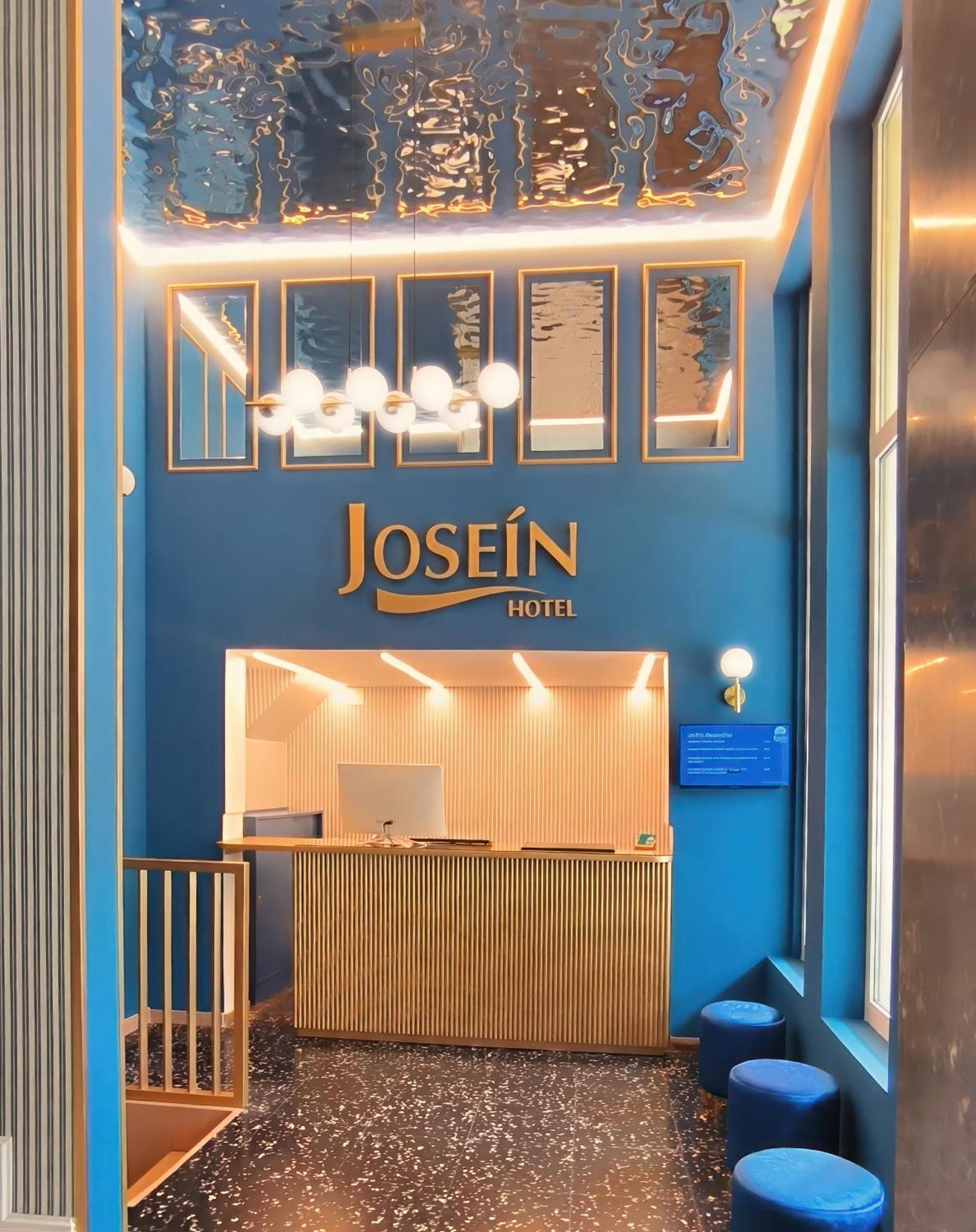 Hotel Josein Комильяс Экстерьер фото